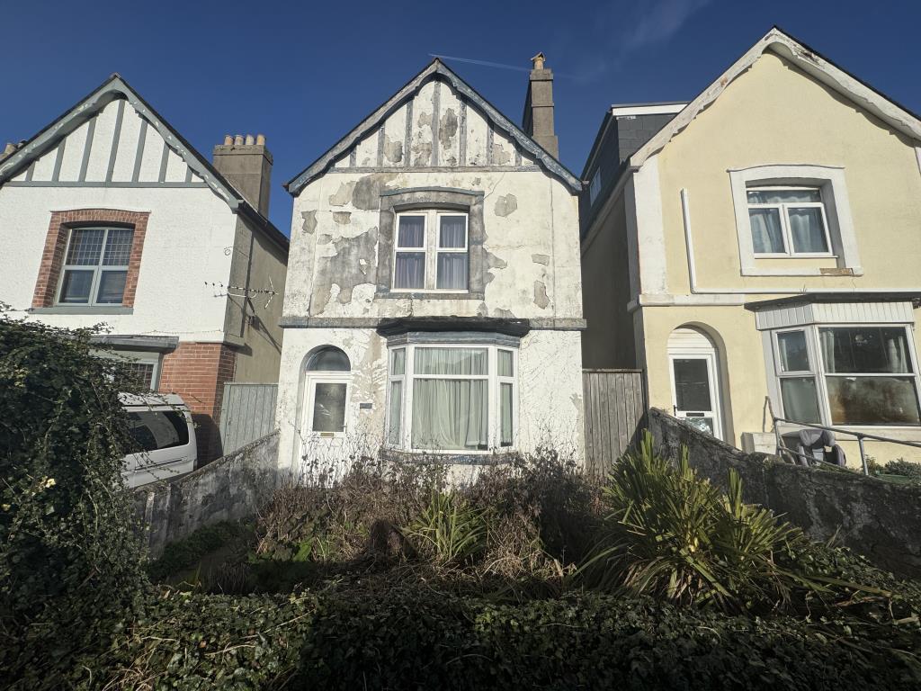 Lot: 165 - DETACHED HOUSE FOR IMPROVEMENT - Front of the property